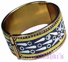 lac bangle - click here for large view